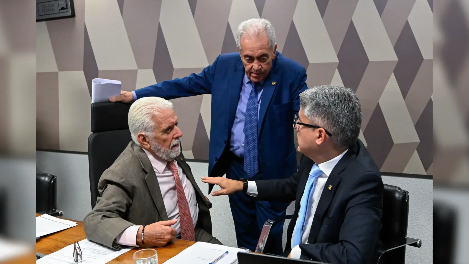 Com manobra do governo, CPI rejeita relatório contra ministros do STF – Meio Com manobra do governo, CPI rejeita relatório contra ministros do STF – Meio